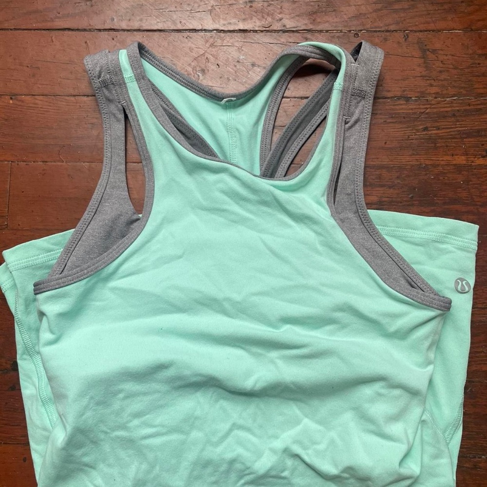 Lululemon full length tank top with built in healthier gray bra!